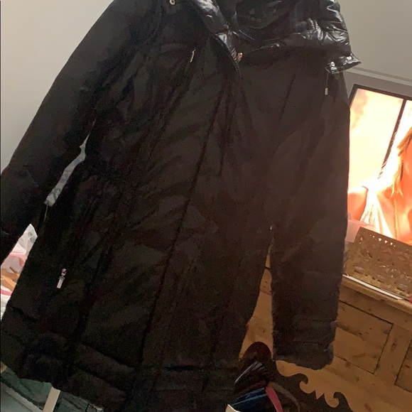 FABULOUS BLACK 3/4 DOWN COAT. SUPER WARM & SHINY. - Picture 1 of 3